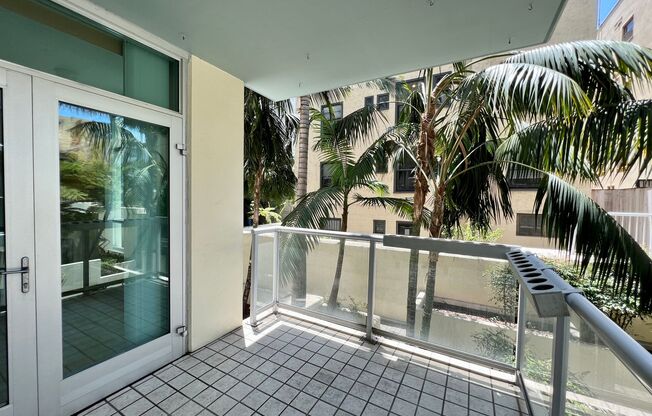 STUNNING 2 BED/2 BATH CONDO AVAILABLE IN THE DISCOVERY BUILDING IN CORTEZ HILL!