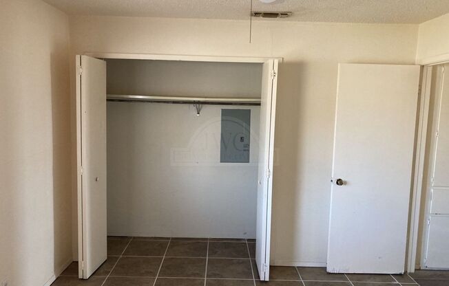 2 beds, 1 bath, $895