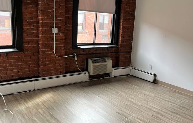 2 beds, 1 bath, 891 sqft, $2,150, Unit 45-437