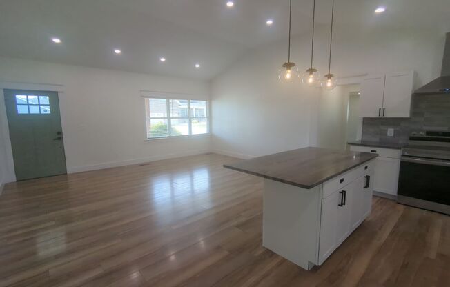 NICE SPACIOUS House in Holly Hills