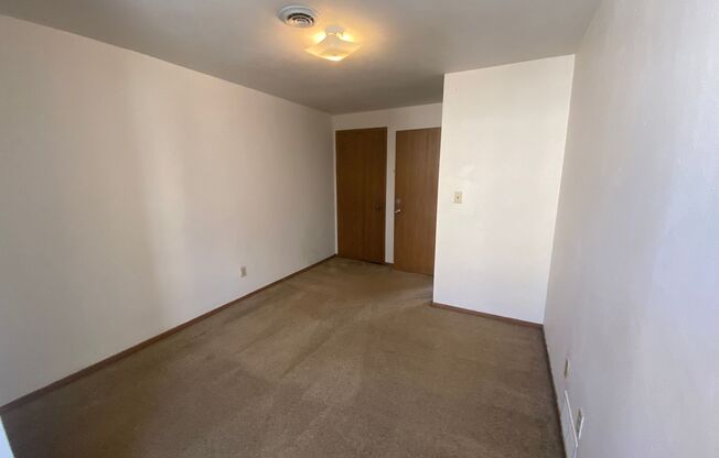 2 beds, 1 bath, $1,400, Unit 360603