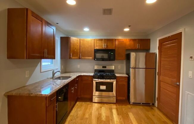 2 beds, 1 bath, $2,450