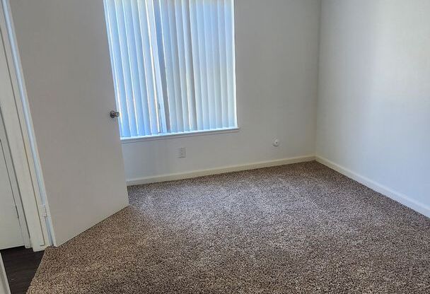 1 bed, 1 bath, 560 sqft, $1,350, Unit 1350-28