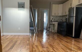 4 beds, 1 bath, 700 sqft, $3,300