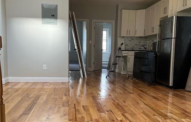 4 beds, 1 bath, 700 sqft, $3,300