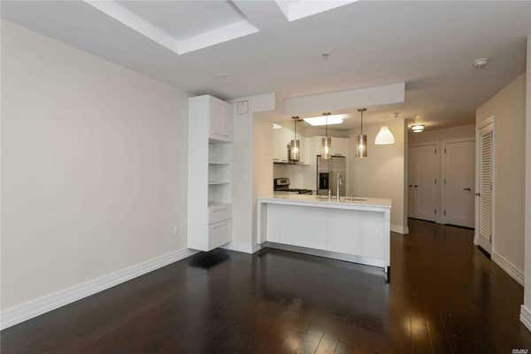 1 bed, 2 baths, 920 sqft, $2,950, Unit 209