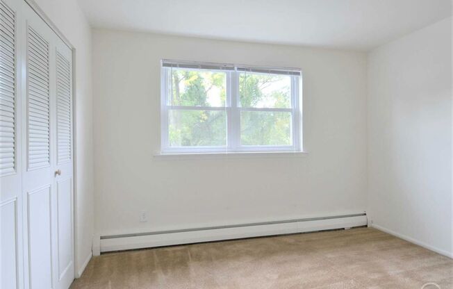 2 beds, 1 bath, 925 sqft, $1,459, Unit F302