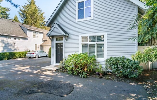 Beautiful & Peaceful Lake Oswego Townhome