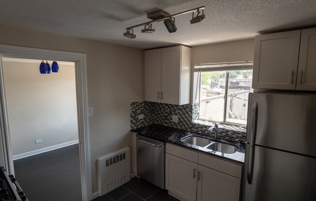 2 beds, 1 bath, 850 sqft, $1,510, Unit 1535-3