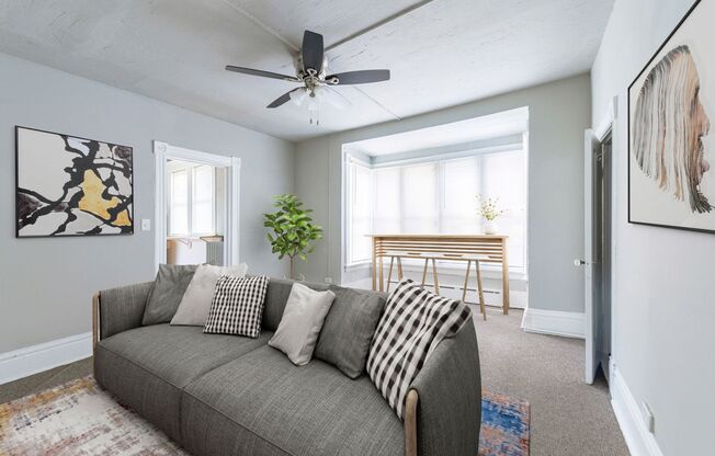 2215 - 2217 Grand Ave South