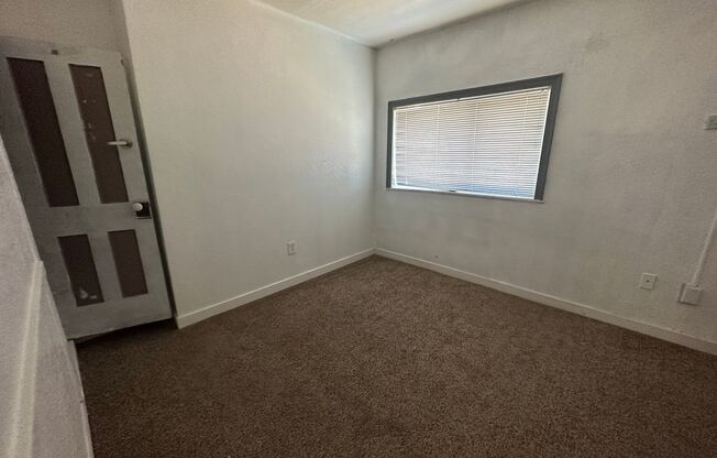 2 beds, 1 bath, 700 sqft, $1,700