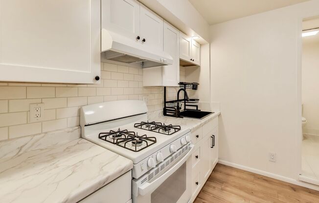 747-749 16th Ave