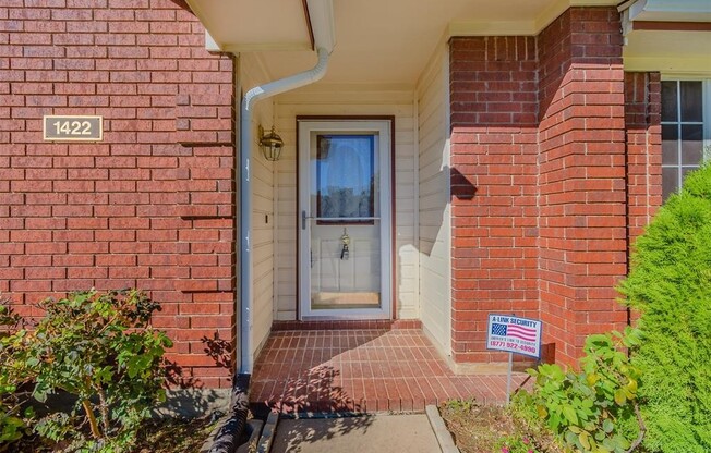 1422 DUDLEY DR