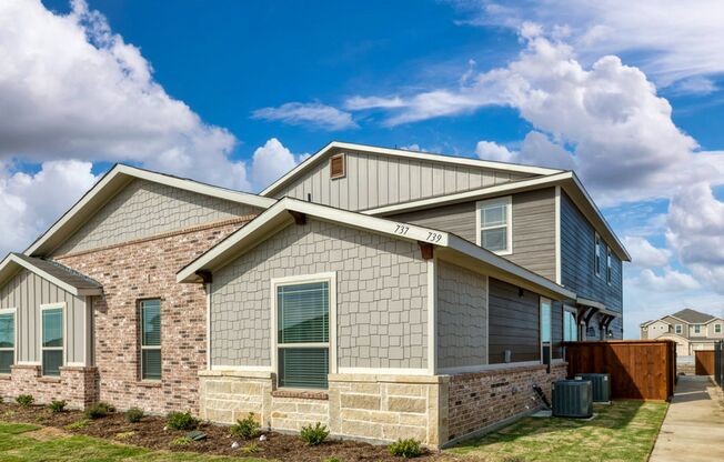 GORGEOUS 2 BEDROOM FOUR PLEX LOCATED IN MIDLOTHIAN ISD!