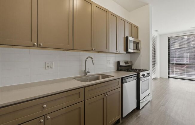 2 beds, 2 baths, 890 sqft, $2,950, Unit 512