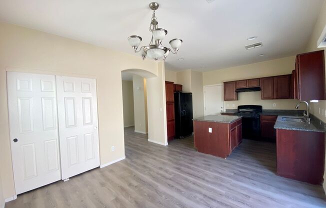 BEAUTIFUL HOME WITH 4BD 2.5 BA. HARDWOOD FLOORS. GREAT LOCATION NEAR LAS VEGAS PREMIUM OUTLETS AND TOWN SQUARE, 5 MINUTES AWAY FROM I-15 FREEWAY, 2 MINUTES AWAY FROM 215 FREEWAY.