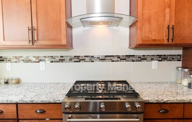 1327 GREENWICH WALK NE