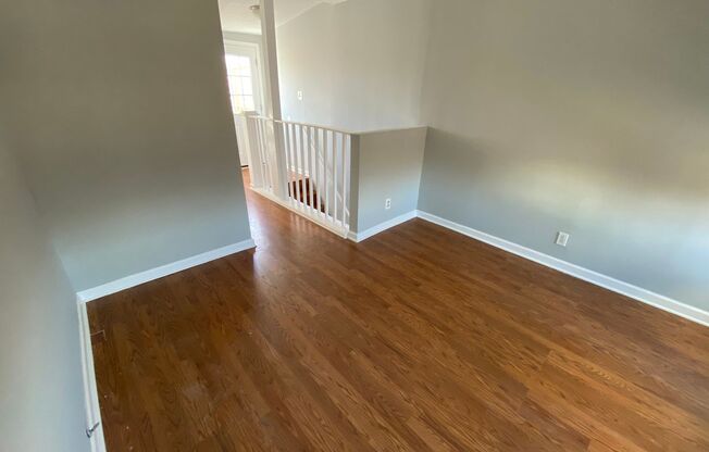 Lovely & Renovated Seton Hill 2bd + den/2ba CAC & W/D! Available 11/1