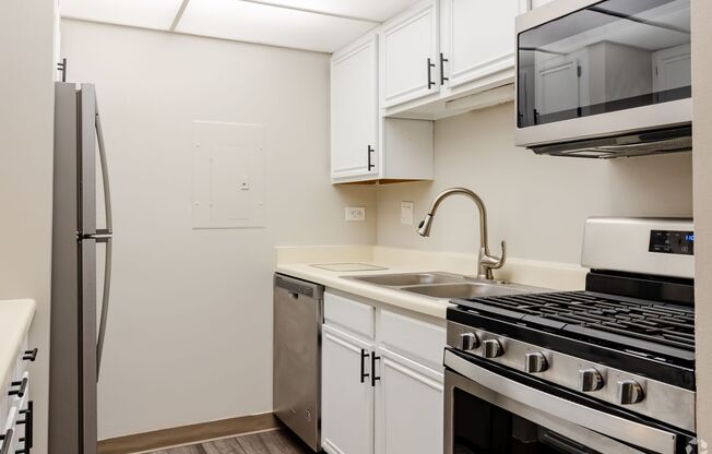 1 bed, 1 bath, 835 sqft, $1,795, Unit 2021B-304B
