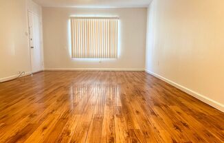 Spacious 2 Bedroom/1 Bathroom in Burbank! MOVE IN READY!