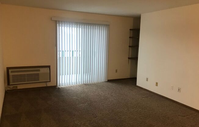 3 beds, 1 bath, 1,040 sqft, $1,695, Unit 3172-301