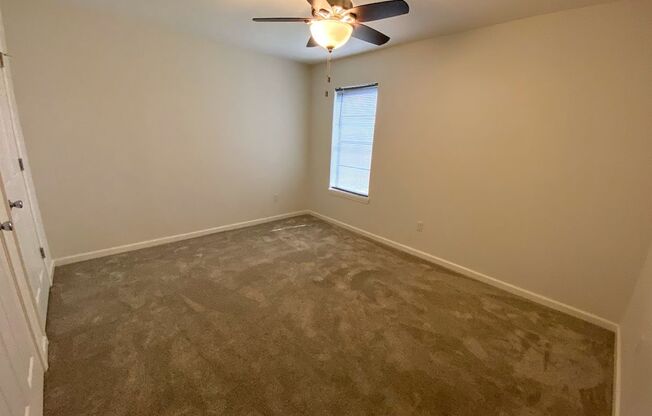 2 beds, 1 bath, 700 sqft, $800, Unit A1