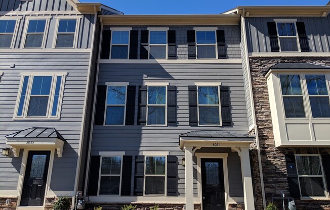 New Contruction Townhome Located in the Oakhurst Community !