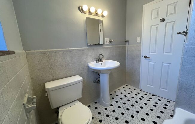 3 beds, 1 bath, 1,000 sqft, $2,190, Unit 6236 Fifth Ave. #306C