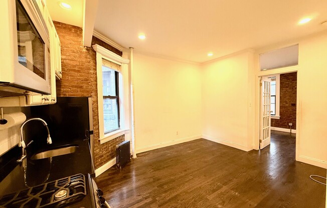 239 E 58 ST
