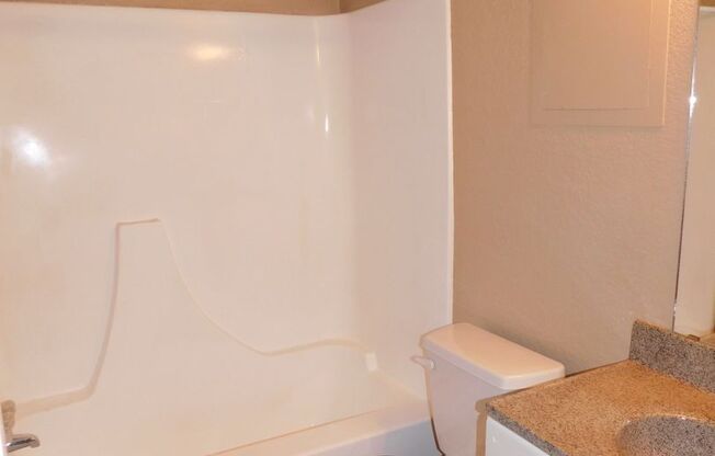 1 bed, 1 bath, 470 sqft, $750, Unit 105A
