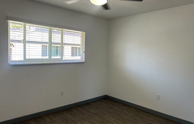 2 beds, 1 bath, 950 sqft, $2,910, Unit D078