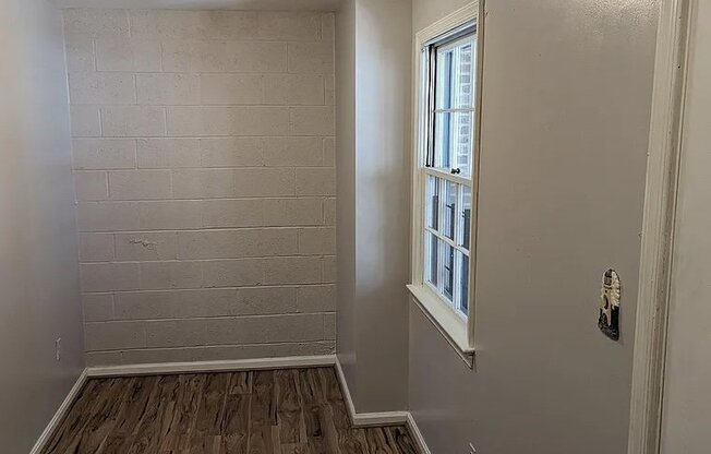 1902 CURTIS CT SE