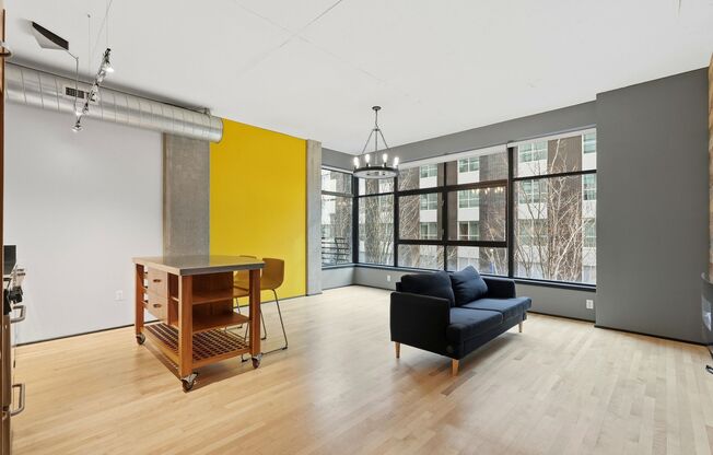 1 Month Free! Modern + Spacious Pearl District Condo Including 24/7 Security +1 Secured Parking Spot Available Immediately!