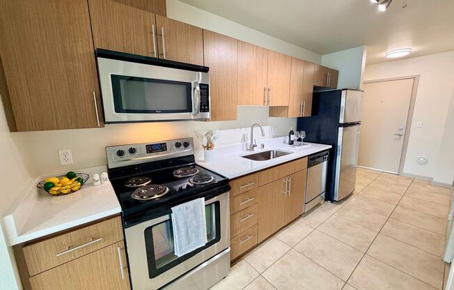 Studio, 1 bath, 430 sqft, $1,550, Unit Unit 402