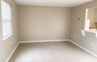 912 1/2 S NOLAND RD