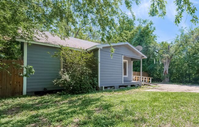 Spacious Single-Family Houston Home in Convenient Southeast Location Near Major Highways & City Access
