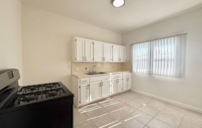 Studio, 1 bath, $1,350, Unit 305