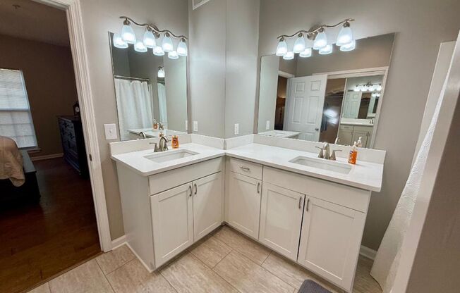 3 beds, 2 baths, 1,394 sqft, $2,850, Unit Daniel Ellis