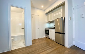 343 W 21 ST