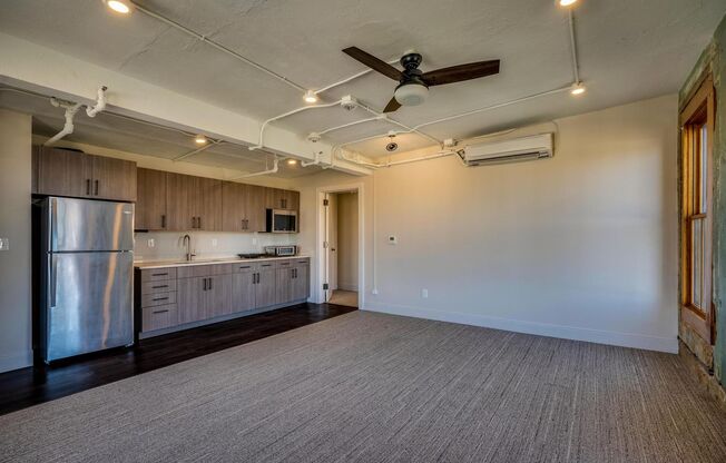1 bed, 1 bath, 675 sqft, $1,800, Unit 219 N ALAMO #402