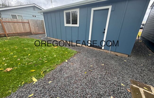 2 beds, 1 bath, 1,053 sqft, $2,195, Unit 2550 1/2 Edision