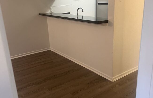1 bed, 1 bath, 560 sqft, $850, Unit 217