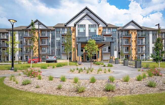 Exterior View at Oaks Landing 55+ Apartments, Minnesota, 55112