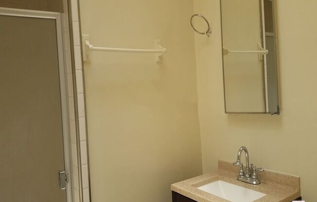 Studio, 1 bath, 400 sqft, $1,299, Unit 12