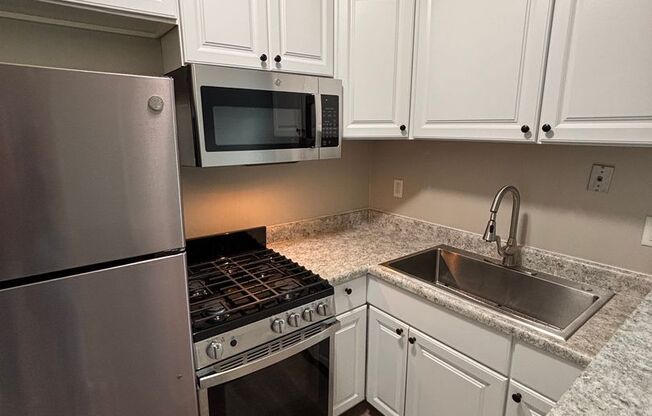 1 bed, 1 bath, 354 sqft, $885, Unit 233-106