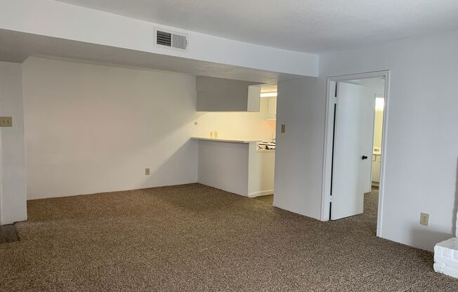 2 beds, 2 baths, 1,003 sqft, $1,050, Unit 2201