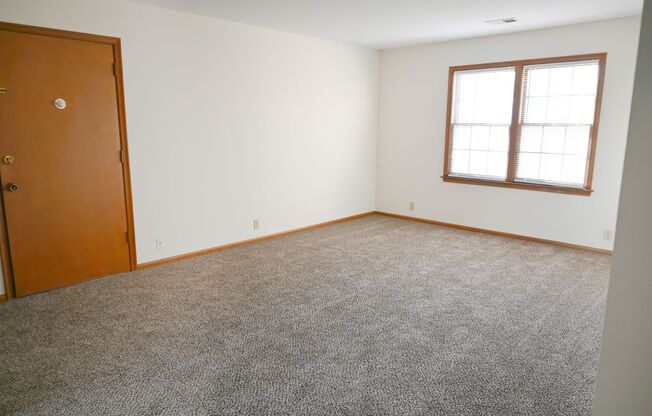 Welcome Home to Kingswood Manor: Your Oasis in the Heart of Omaha!