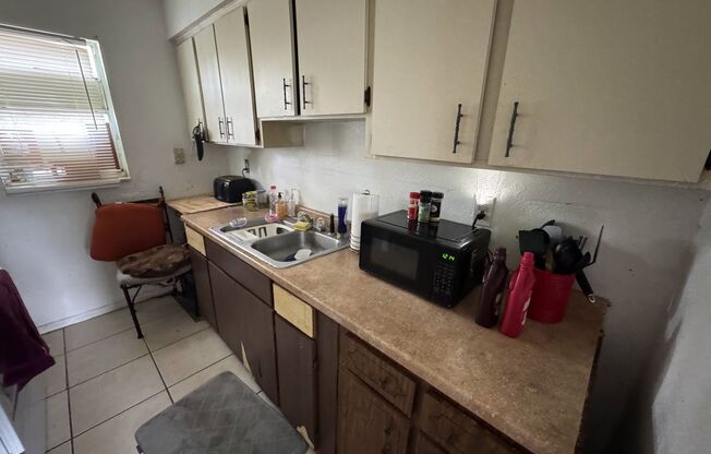 2-Bedroom, 1-Bathroom Duplex in Tampa
