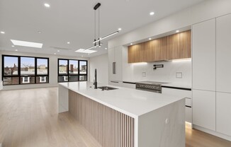 152 W 3 ST
