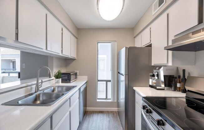 2 beds, 2 baths, 840 sqft, $1,299, Unit 215